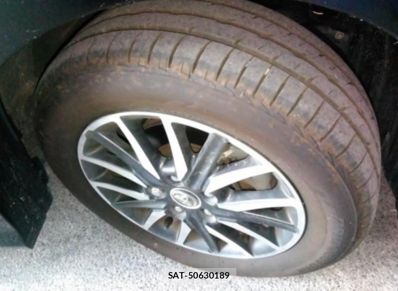 Toyota VOXY 2016-03 8725725-9