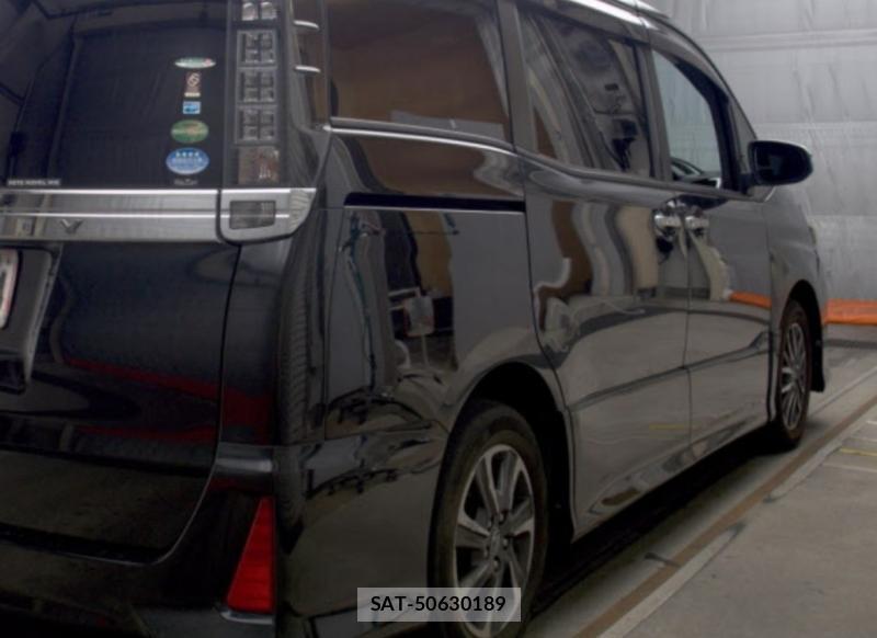 Toyota VOXY 2016-03 8725725-1