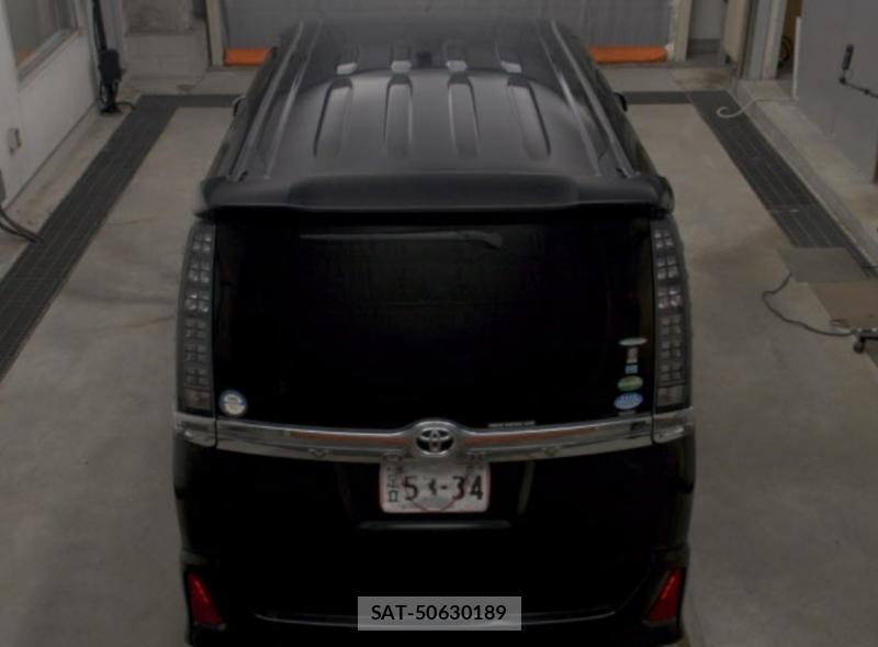 Toyota VOXY 2016-03 8725725-2