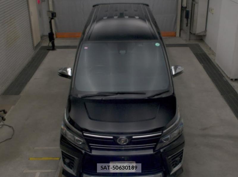 Toyota VOXY 2016-03 8725725-5