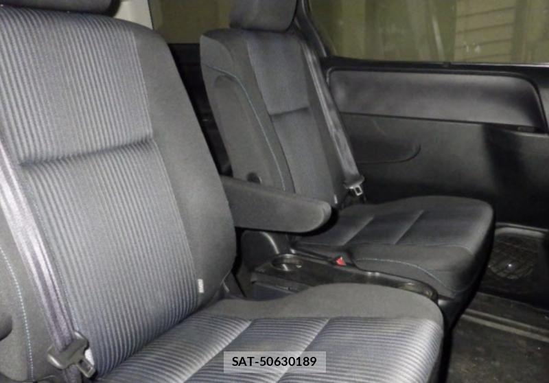 Toyota VOXY 2016-03 8725725-7