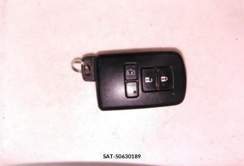 Toyota VOXY 2016-03 8725725-8