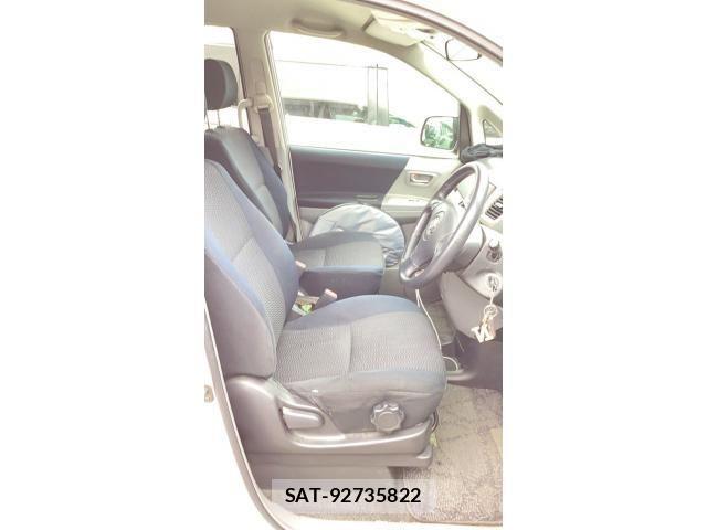 Toyota VOXY 2005-09 8746748-2