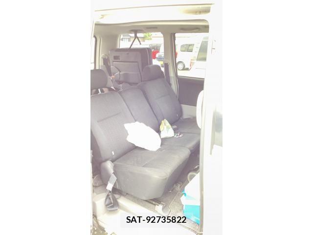 Toyota VOXY 2005-09 8746748-3