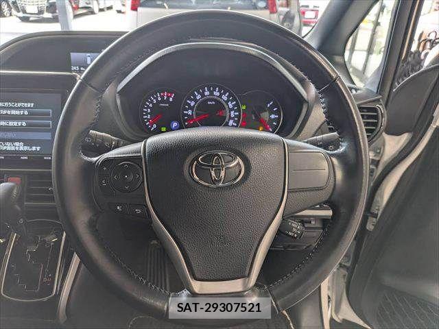 Toyota VOXY 2018-03 8746723-11