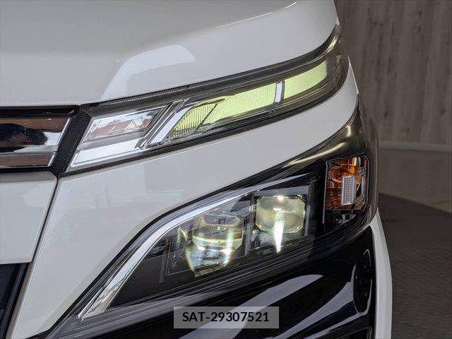 Toyota VOXY 2018-03 8746723-12