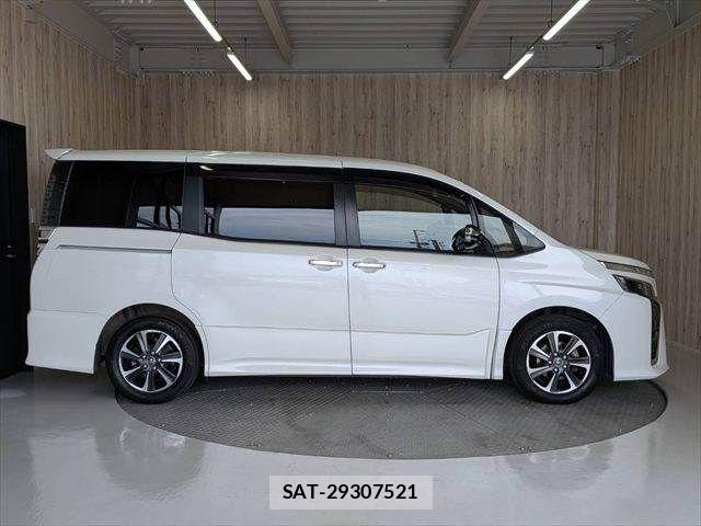 Toyota VOXY 2018-03 8746723-17