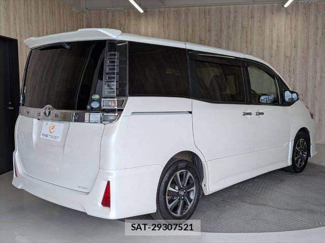 Toyota VOXY 2018-03 8746723-19