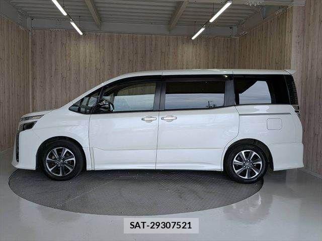 Toyota VOXY 2018-03 8746723-21