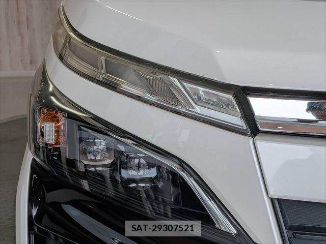 Toyota VOXY 2018-03 8746723-24