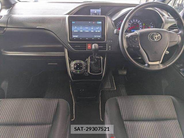 Toyota VOXY 2018-03 8746723-2