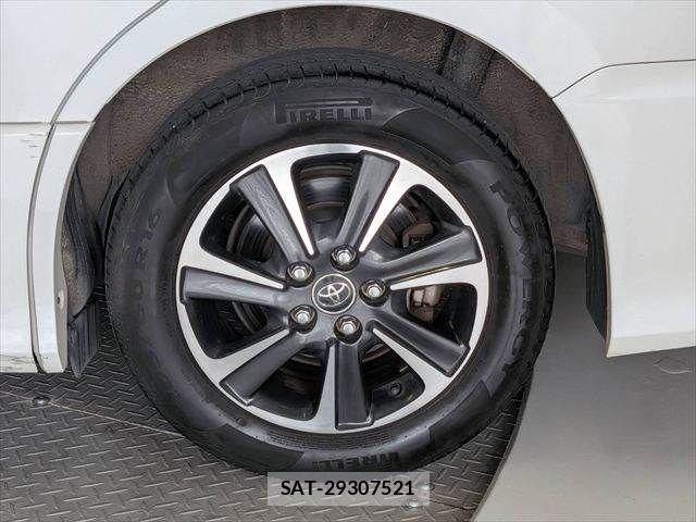 Toyota VOXY 2018-03 8746723-29