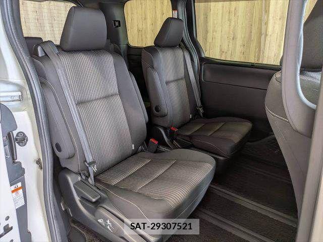 Toyota VOXY 2018-03 8746723-8