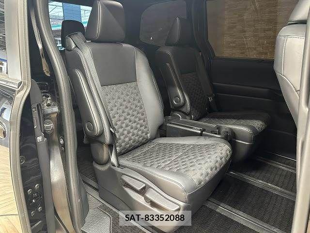 Toyota VOXY 2023-03 8746704-10