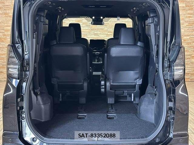 Toyota VOXY 2023-03 8746704-12