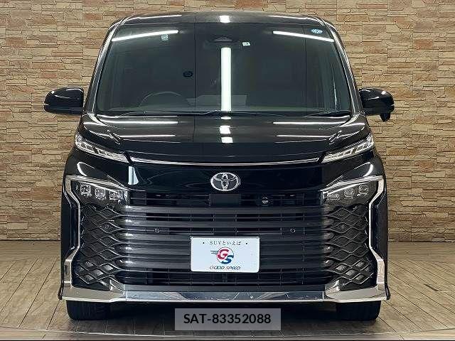 Toyota VOXY 2023-03 8746704-14