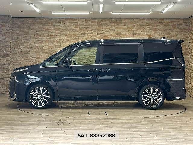 Toyota VOXY 2023-03 8746704-16