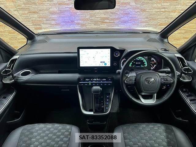 Toyota VOXY 2023-03 8746704-1