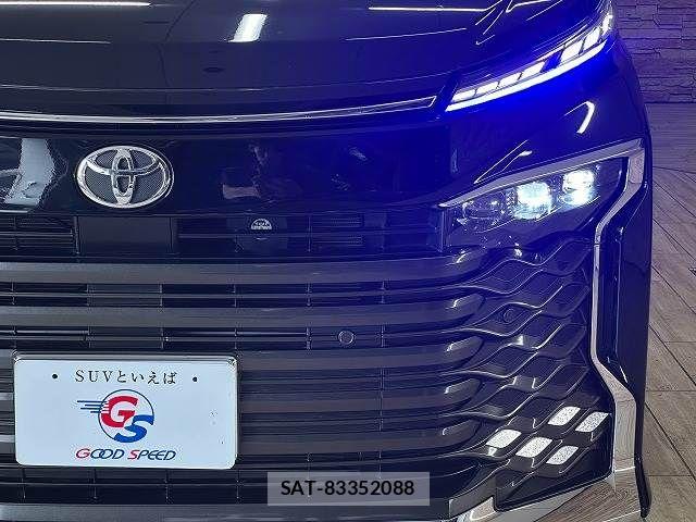 Toyota VOXY 2023-03 8746704-19