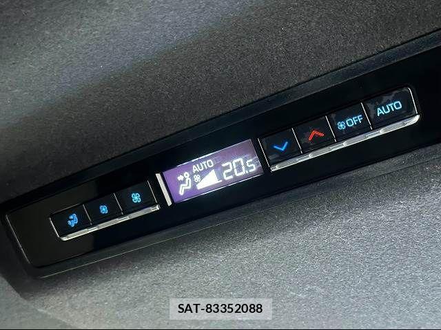 Toyota VOXY 2023-03 8746704-6