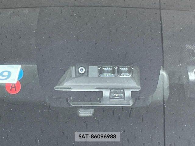 Toyota VOXY 2018-09 8746710-2