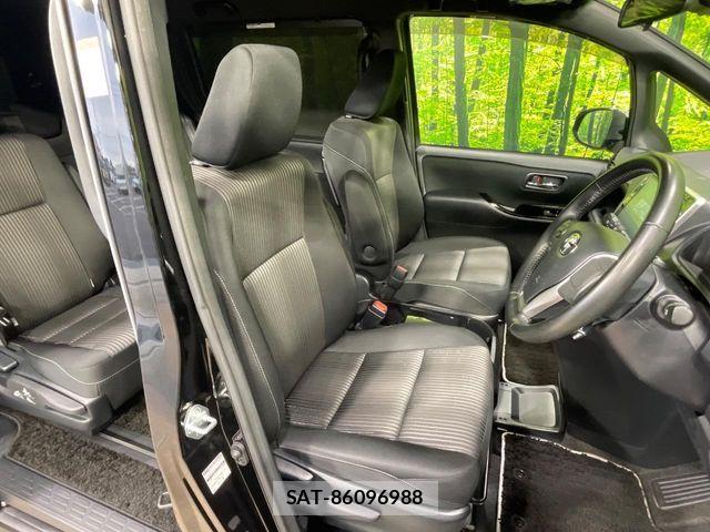 Toyota VOXY 2018-09 8746710-7