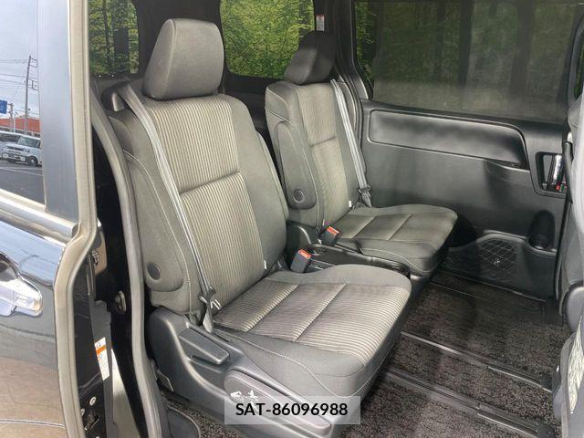 Toyota VOXY 2018-09 8746710-8