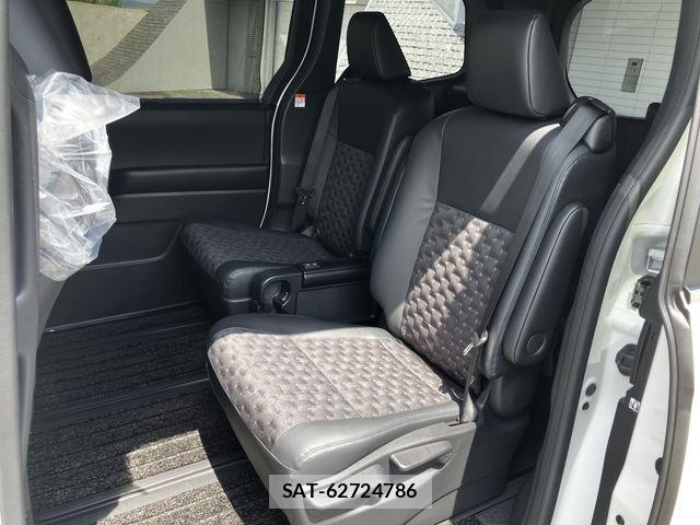 Toyota VOXY 2023-11 8746691-23