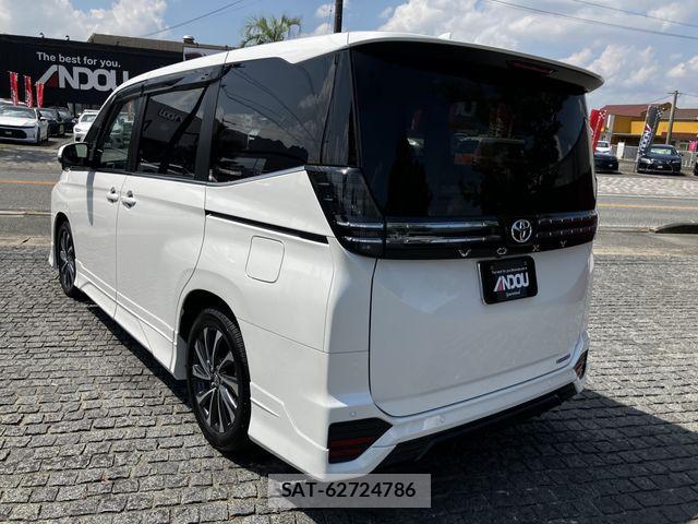 Toyota VOXY 2023-11 8746691-2