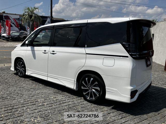 Toyota VOXY 2023-11 8746691-3
