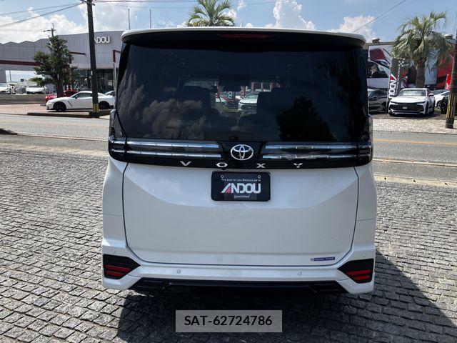 Toyota VOXY 2023-11 8746691-6