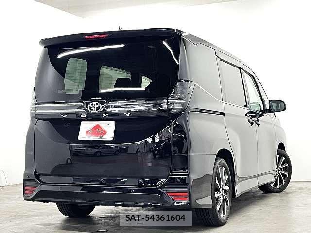 Toyota VOXY 2022-10 8746703-2