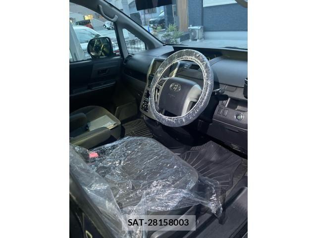 Toyota VOXY 2011-10 8746744-2