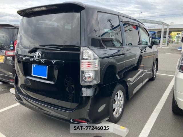 Toyota VOXY 2009-03 8746750-2