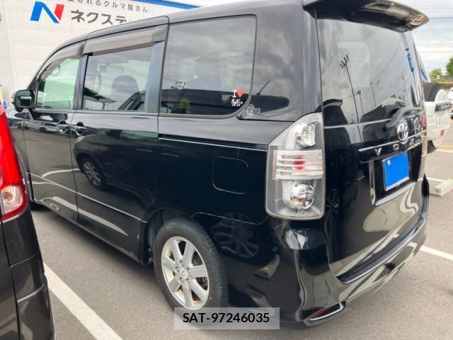 Toyota VOXY 2009-03 8746750-3