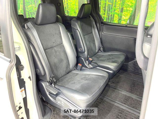 Toyota VOXY 2021-08 8746708-9