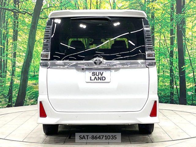 Toyota VOXY 2021-08 8746708-16