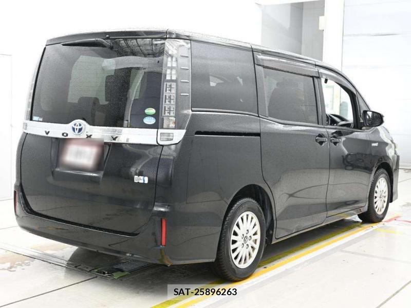 Toyota VOXY 2015-06 8770126-1