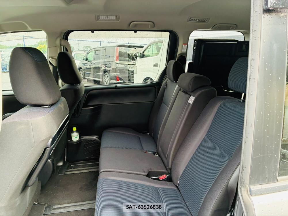 Toyota VOXY 2019-08 8711593-9