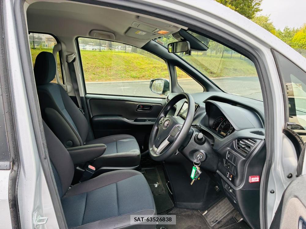 Toyota VOXY 2019-08 8711593-11