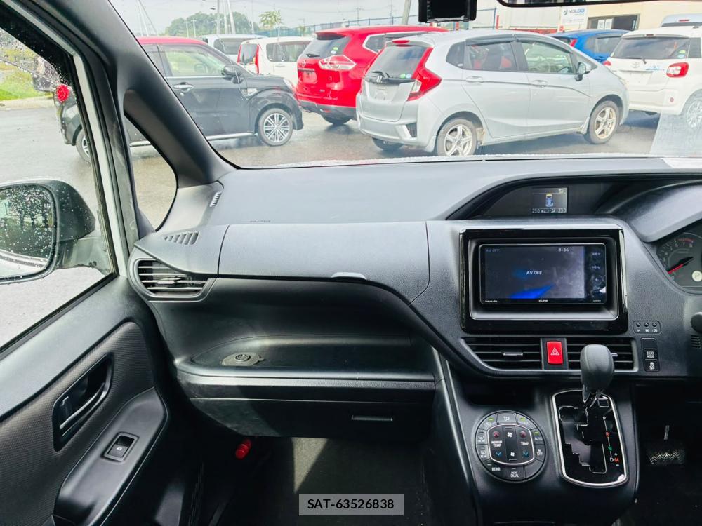 Toyota VOXY 2019-08 8711593-17