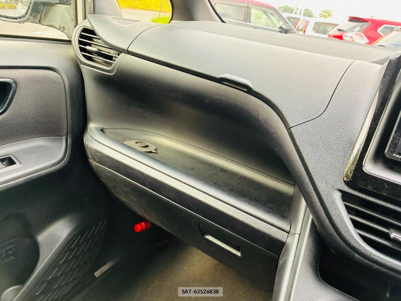 Toyota VOXY 2019-08 8711593-18
