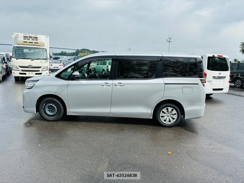Toyota VOXY 2019-08 8711593-1