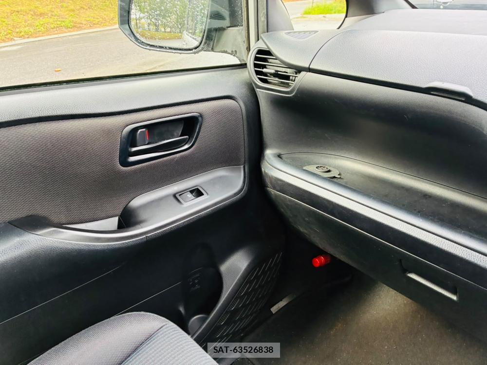 Toyota VOXY 2019-08 8711593-23
