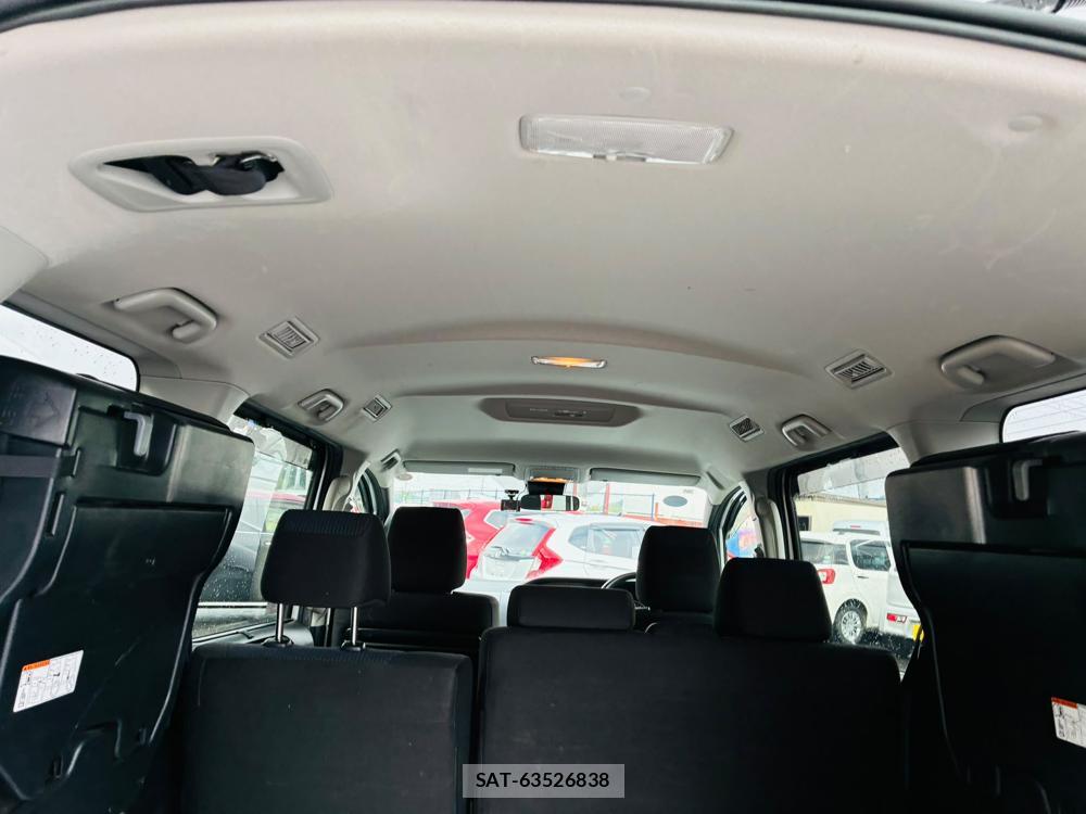 Toyota VOXY 2019-08 8711593-24