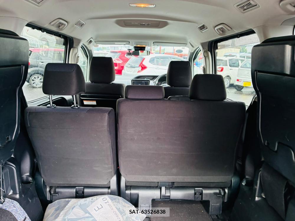 Toyota VOXY 2019-08 8711593-25