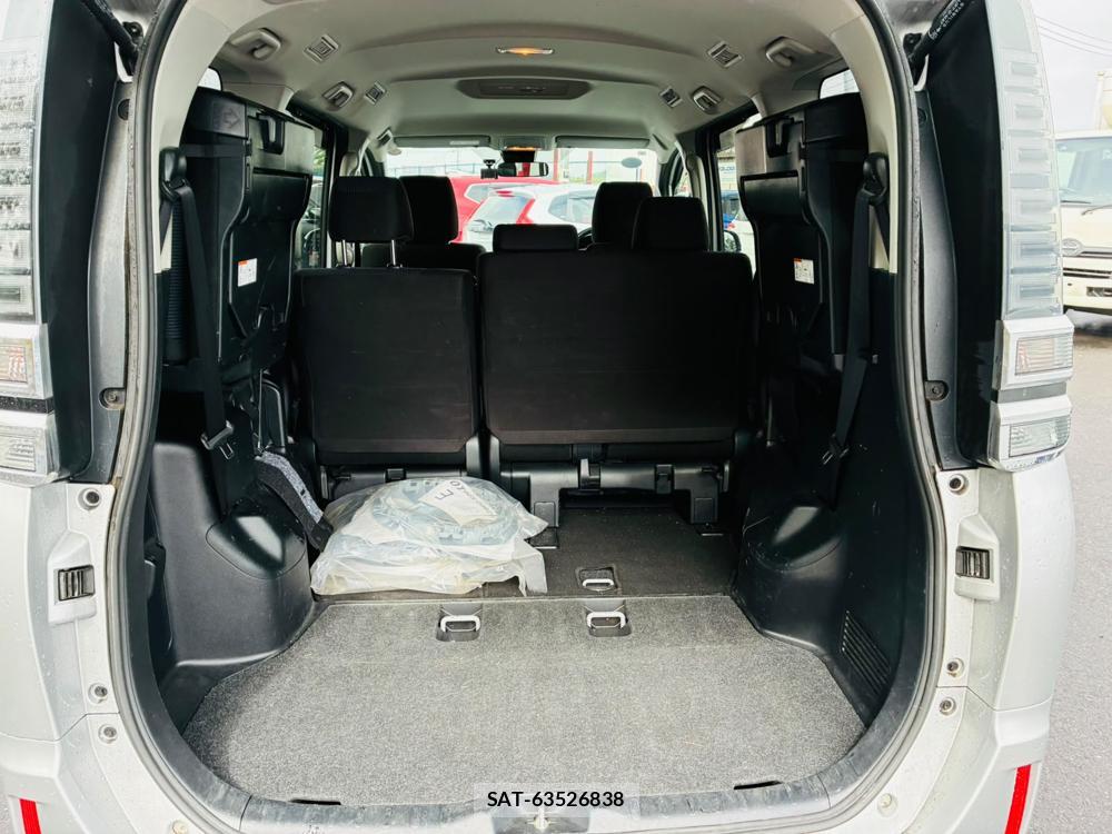 Toyota VOXY 2019-08 8711593-26