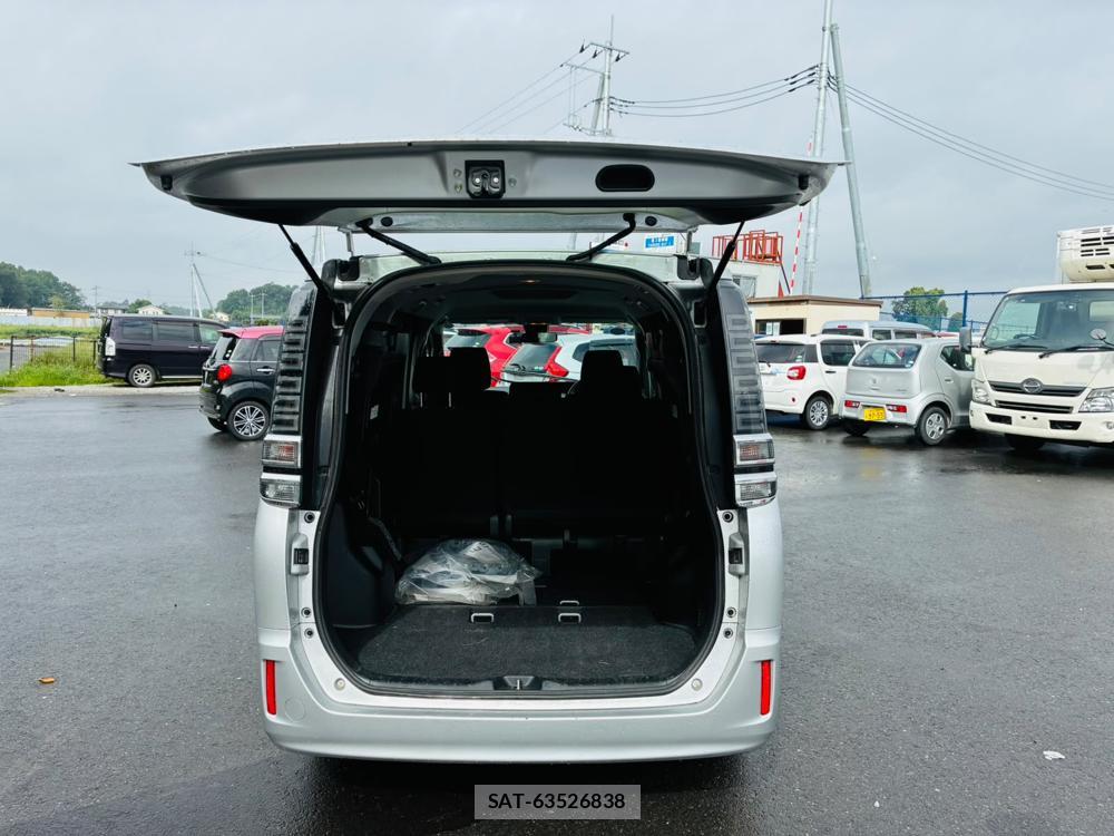 Toyota VOXY 2019-08 8711593-27