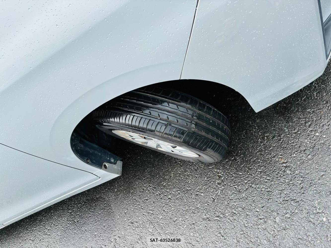 Toyota VOXY 2019-08 8711593-33