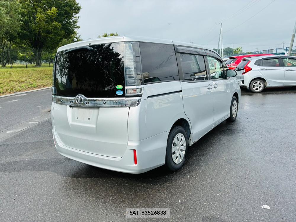 Toyota VOXY 2019-08 8711593-4